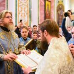 В  Неделю Крестопоклонную Митрополит Тихон возглавил Литургию в кафедральном Александро-Невского собора.