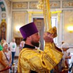 Литургия в Неделю 7-ю по Пятидесятнице, в день рождества святителя Николая, архиепископа Мир Ликийских в кафедральном Александро-Невском соборе