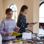Воспитанники  Воскресной школы при Просветительском центре имени св. Гурия Таврического подготовили множество различных Рождественских открыток с добрыми пожеланиями Защитникам Отечества.