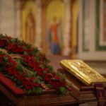 Воскресные богослужения в Александро-Невском кафедральном соборе в Неделю 16-ю по Пятидесятнице, по Воздвижению