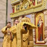 В день памяти святителя Николая Чудотворца Митрополит Лазарь возглавил Божественную литургию в кафедральном Александро-Невском соборе г. Симферополя.