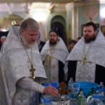 Богослужение в нижнем храме (во имя святителя Гурия, Архиепископа Таврического) в Крещенский сочельник.