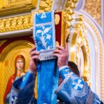 В  Неделю Крестопоклонную Митрополит Тихон возглавил Литургию в кафедральном Александро-Невского собора.