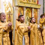 Божественная литургия  в день памяти святителя Николая, архиепископа Мир Ликийских, чудотворца в кафедральном Александро-Невском соборе.
