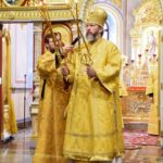 Преосвященный Евфимий, епископ Луховицкий возглавил Литургию в Неделю 16-ю по Пятидесятниц  в кафедральном Свято-Александро-Невском соборе г. Симферополя.