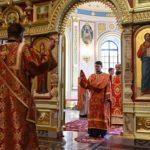 В ПРАЗДНИК ПРОИСХОЖДЕНИЯ ЧЕСТНЫХ ДРЕВ ЖИВОТВОРЯЩЕГО КРЕСТА ГОСПОДНЯ ЕПИСКОП БАХЧИСАРАЙСКИЙ КАЛЛИНИК ВОЗГЛАВИЛ ЛИТУРГИЮ В АЛЕКСАНДРО-НЕВСКОМ КАФЕДРАЛЬНОМ СОБОРЕ Г. СИМФЕРОПОЛЯ