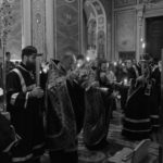В канун Великой Пятницы Митрополит Симферопольский и Крымский Лазарь возглавил утреню с чтением двенадцати Евангелий Последования Святых и спасительных Страстей Господа нашего Иисуса Христа в кафедральном Александро-Невском соборе г Симферополя.