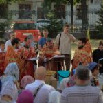 Праздничные богослужения в Александро-Невском кафедральном соборе в день празднования Происхождения (изнесения) Честных Древ Животворящего Креста Господня.