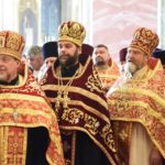 Митрополит Симферопольский и Крымский Лазарь совершил Пасхальную вечерню вторника Светлой седмицы в кафедральном Александро-Невском соборе г. Симферополя.