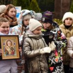 На территории кафедрального Свято-Александро- Невского собора прошла благотворительная ярмарка посвящённая дню памяти святителя Николая Чудотворца.