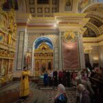 Воскресные богослужения в Александро-Невском кафедральном соборе в Неделю 17-ю по Пятидесятнице.
