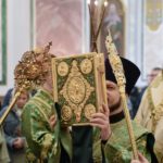 В праздник Входа Господня в Иерусалим  епископ Бахчисарайский Каллиник совершил праздничную Божественную литургию в кафедральном Александро-Невском соборе г. Симферополя.