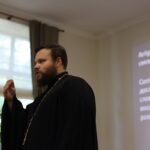 Клирик кафедрального Александро-Невского собора провел молодежную встречу в просветительском центре «Зерна» на тему «Сущность и происхождение религии. Аргументы в пользу бытия Божия»