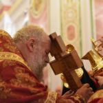 В канун праздника Воздвижения Честного и Животворящего Креста Господня епископ Ялтинский Нестор совершил всенощное бдение в кафедральном Александро-Невском соборе г. Симферополя.