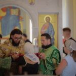 Божественная литургия в Александро-Невском кафедральном соборе в праздник обретения мощей преподобного Серафима Саровского, чудотворца