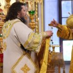 В Неделю 5-ю по Пятидесятнице, праздник Тихвинской иконы Божией Матери епископ Каллиник совершил Божественную литургию в кафедральном Александро-Невском соборе г.Симферополя.