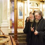 Духовенство молитвенно почтили мощи Святителя Гурия Таврического, почивающие в нижнем храме кафедрального Александро- Невского собора г. Симферополя.