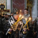 В  канун Великой Субботы епископ Бахчисарайский Каллиник совершил утреню с чином погребения Господа нашего Иисуса Христа в кафедральном Александро - Невском соборе г. Симферополя.