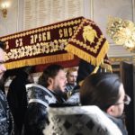 В  канун Великой Субботы епископ Бахчисарайский Каллиник совершил утреню с чином погребения Господа нашего Иисуса Христа в кафедральном Александро - Невском соборе г. Симферополя.