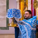 В  Неделю Крестопоклонную Митрополит Тихон возглавил Литургию в кафедральном Александро-Невского собора.