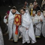В Пасхальную ночь Митрополит Симферопольский и Крымский Лазарь возглавил праздничное богослужение в кафедральном Александро-Невском соборе г. Симферополя.