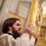 Воскресные богослужения в Александро-Невском кафедральном соборе в Неделю 32-ю по Пятидесятнице