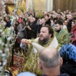 В праздник Входа Господня в Иерусалим  епископ Бахчисарайский Каллиник совершил праздничную Божественную литургию в кафедральном Александро-Невском соборе г. Симферополя.