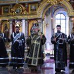 В канун Великой Пятницы Митрополит Симферопольский и Крымский Лазарь возглавил утреню с чтением двенадцати Евангелий Последования Святых и спасительных Страстей Господа нашего Иисуса Христа в кафедральном Александро-Невском соборе г Симферополя.
