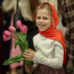 В Неделю святых Жен Мироносиц священнослужители Александро-Невского кафедрального собора г. Симферополя поздравили прихожанок с этим светлым праздником