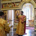 В КАФЕДРАЛЬНОМ СОБОРЕ АЛЕКСАНДРА НЕВСКОГО Г. СИМФЕРОПОЛЯ В НЕДЕЛЮ 8-Ю ПО ПЯТИДЕСЯТНИЦЕ ПРЕОСВЯЩЕННЕЙШИЙ ЕПИСКОП КАЛЛИНИК ВОЗГЛАВИЛ ВОСКРЕСНУЮ БОЖЕСТВЕННУЮ ЛИТУРГИЮ
