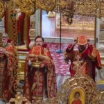 Божественная литургия в Неделю 6-ю по Пасхе в кафедральном Александро-Невском соборе.