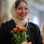 В Неделю святых Жен Мироносиц священнослужители Александро-Невского кафедрального собора г. Симферополя поздравили прихожанок с этим светлым праздником