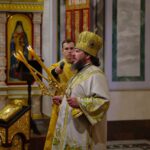 Литургия в Неделю 7-ю по Пятидесятнице, в день рождества святителя Николая, архиепископа Мир Ликийских в кафедральном Александро-Невском соборе
