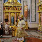 Литургия в Неделю 7-ю по Пятидесятнице, в день рождества святителя Николая, архиепископа Мир Ликийских в кафедральном Александро-Невском соборе