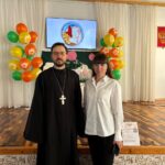 клирик Александро-Невского кафедрального собора принял участие в благотворительной акции "Белый цветок" в средней школе № 26 им. М.Т Калашникова" г. Симферополя