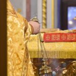 Литургия в Неделю 28-ю по Пятидесятнице, день памяти великомученицы Варвары в кафедральном Александро-Невском соборе.