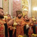 В канун праздника Воздвижения Честного и Животворящего Креста Господня епископ Ялтинский Нестор совершил всенощное бдение в кафедральном Александро-Невском соборе г. Симферополя.