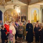 Паломники в Александро‑Невском кафедральном соборе Симферополя: экскурсия, молитва и знакомство с историей святыни.