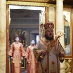В Неделю 17-ю по Пятидесятнице, по Воздвижении,  Преосвященный Каллиник, епископ Бахчисарайский совершил Божественную литургию в нижнем храме имени св.Гурия Таврического, кафедрального Свято- Александро- Невского собора г.Симферополя.