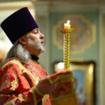 Богослужения в нижнем храме Александро-Невского кафедрального собора в день отдания праздника Пасхи