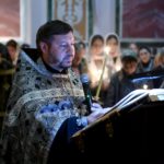 В канун Великой Пятницы Митрополит Симферопольский и Крымский Лазарь возглавил утреню с чтением двенадцати Евангелий Последования Святых и спасительных Страстей Господа нашего Иисуса Христа в кафедральном Александро-Невском соборе г Симферополя.