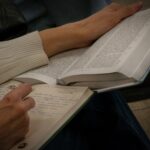 В Просветительском центре святителя Гурия Таврического при Александро-Невском кафедральном г. Симферополя прошло занятие по изучению Священного Писания