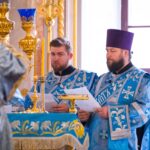 В  Неделю Крестопоклонную Митрополит Тихон возглавил Литургию в кафедральном Александро-Невского собора.