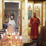В Неделю 17-ю по Пятидесятнице, по Воздвижении,  Преосвященный Каллиник, епископ Бахчисарайский совершил Божественную литургию в нижнем храме имени св.Гурия Таврического, кафедрального Свято- Александро- Невского собора г.Симферополя.