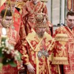 В Пасхальную ночь Митрополит Симферопольский и Крымский Лазарь возглавил праздничное богослужение в кафедральном Александро-Невском соборе г. Симферополя.