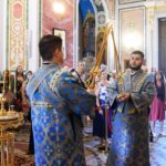 В канун праздника Успения Пресвятой Богородицы Преосвященный епископ Ялтинский Нестор совершил всенощное бдение в кафедральном Александро-Невском соборе г. Симферополя.