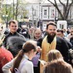В праздник Входа Господня в Иерусалим  епископ Бахчисарайский Каллиник совершил праздничную Божественную литургию в кафедральном Александро-Невском соборе г. Симферополя.
