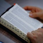 В Просветительском центре святителя Гурия Таврического прошла встреча курса "Читаем Библию вместе с батюшкой".