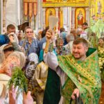 Литургия в праздник Входа Господня в Иерусалим в кафедральном Свято-Александро-Невском соборе.
