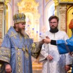 В  Неделю Крестопоклонную Митрополит Тихон возглавил Литургию в кафедральном Александро-Невского собора.